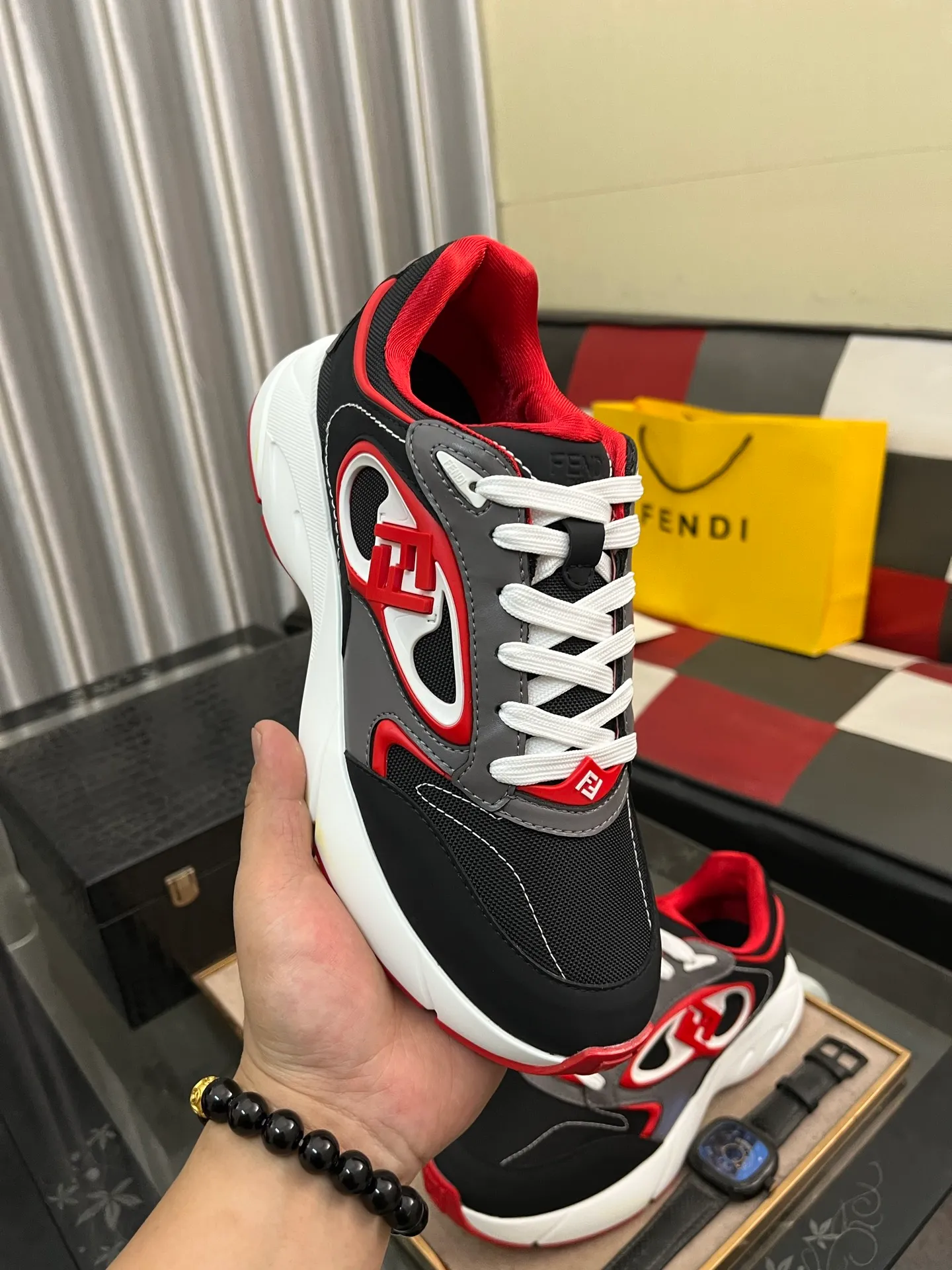 Men's Men's Shoes 💰760⌚️⌚️(Higher version) [Fendi] Fendi's latest casual shoes for men! Available at counters simultaneously! A one-to-one replica of the original. Made entirely of imported top-grain calfskin, the interior is made of top-grain water-dyed cowhide, and the original factory-supplied rubber outsole. Leading new fashion concepts. Matching code: 38-44. 45 can be customized and non-returnable! 3️⃣colors available